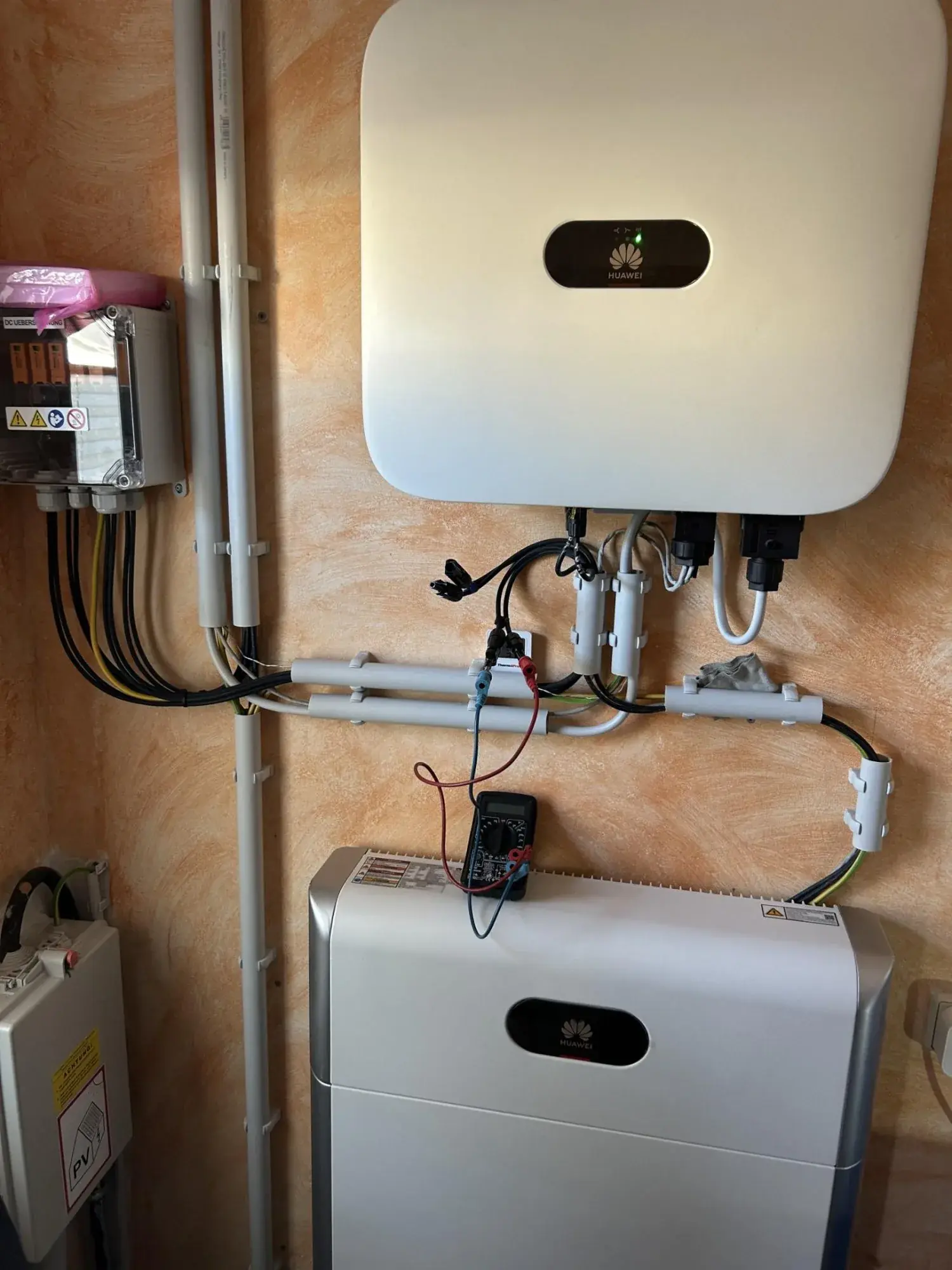 Wechselrichter und Batteriespeicher