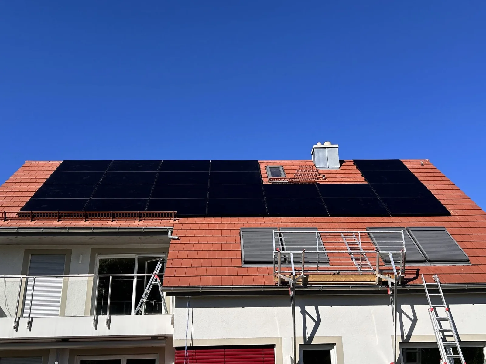 Große PV-Anlage Satteldach